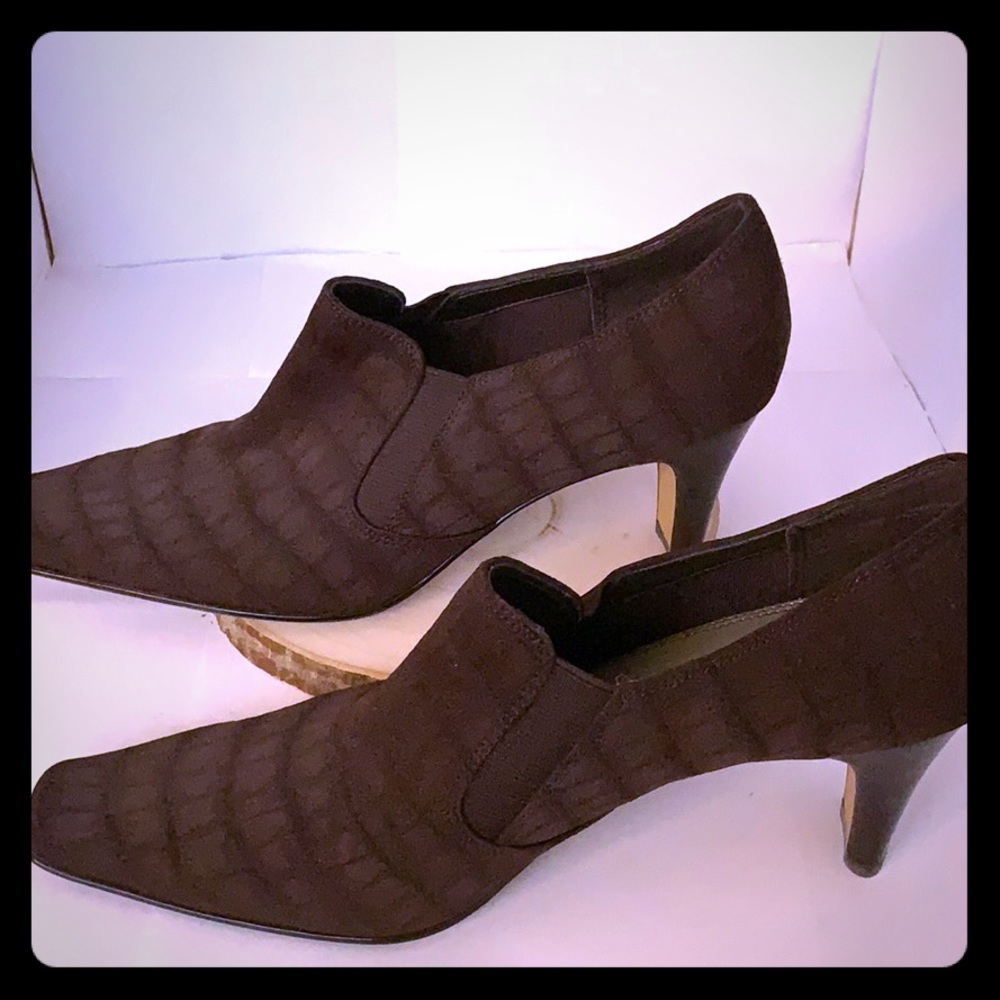 Liz Claiborne Brown Pumps